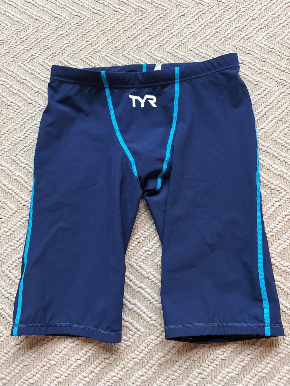 TYR size 28 tech suit thresher shorts